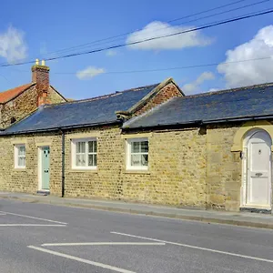 Kist Accommodates - Red - Close To The Races Holiday home Catterick Bridge