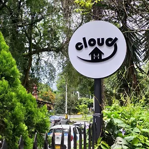  Hostel Cloud9