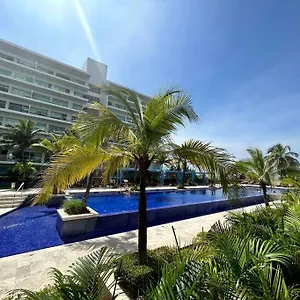 Beachfront Bliss-2br Haven Steps From Sandy Shores Apartment Cartagena